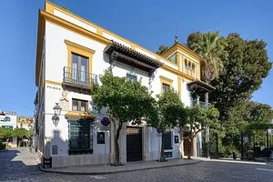 Suites Murillo Plaza de Santa Cruz